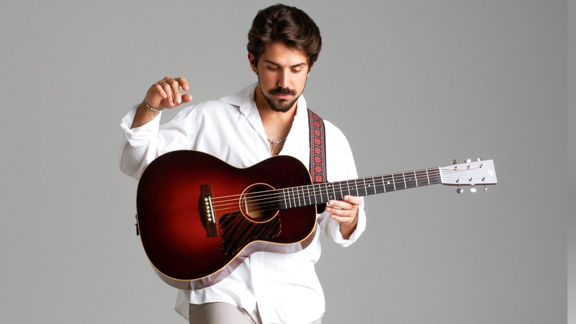 Gabriel Gonti inicia turnê “De Perto” com show no Teatro Cesgranrio