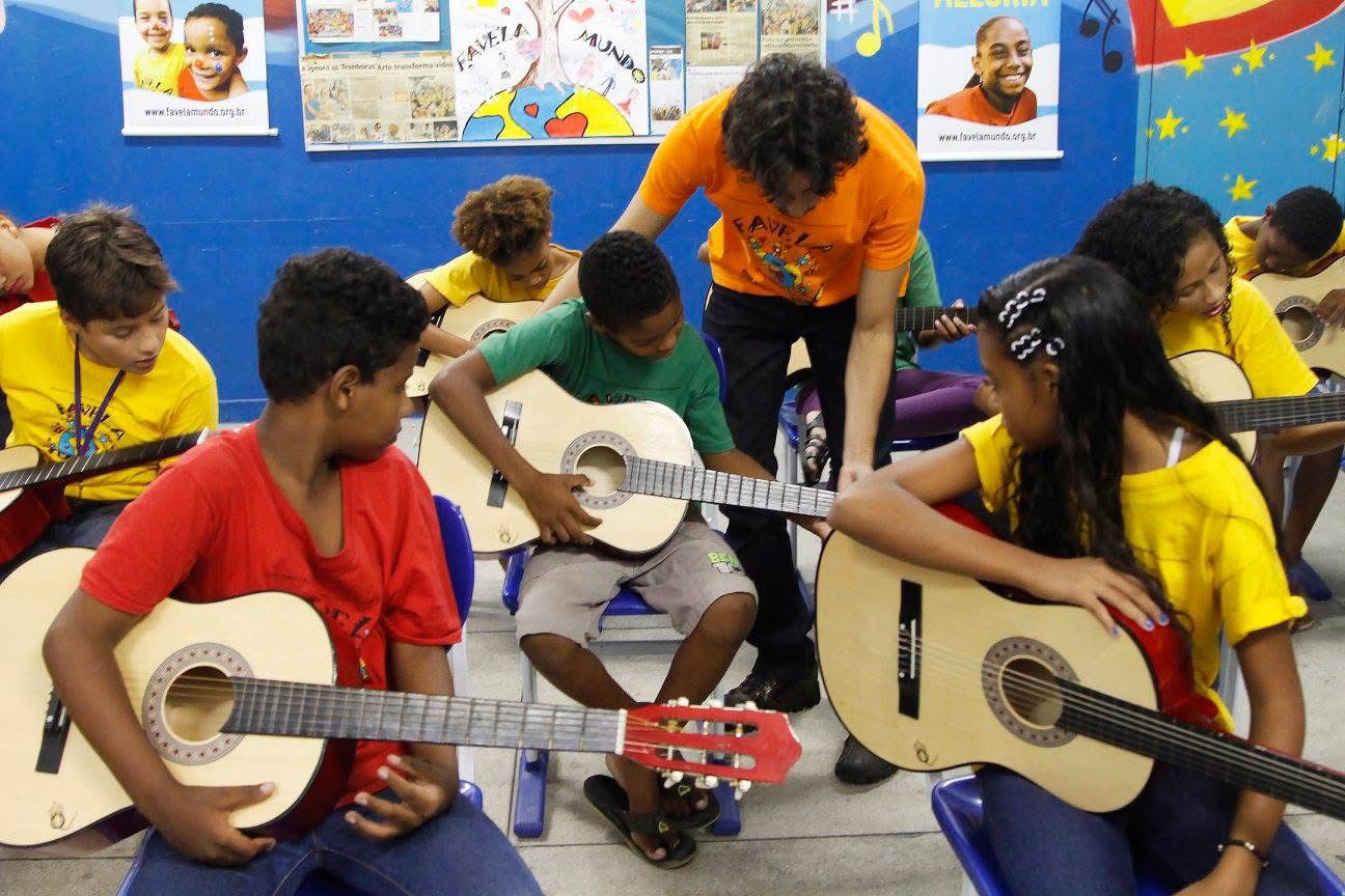 Favela Mundo abre 20 vagas gratuitas para curso de violão no Caju 8 Favela Mundo abre 20 vagas gratuitas para curso de violão no Caju