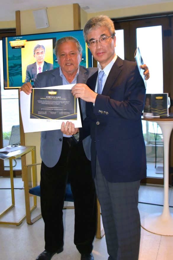 O Consul geral do Japão Takashi Manabe e Aloysio Teixeira