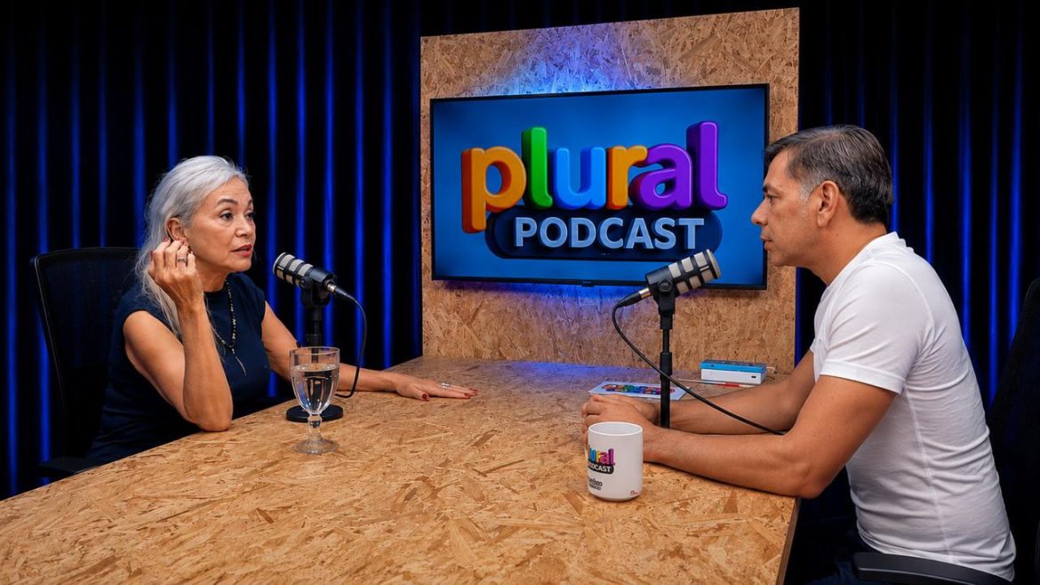 Tânia Alves encerra a segunda temporada do Plural Podcast