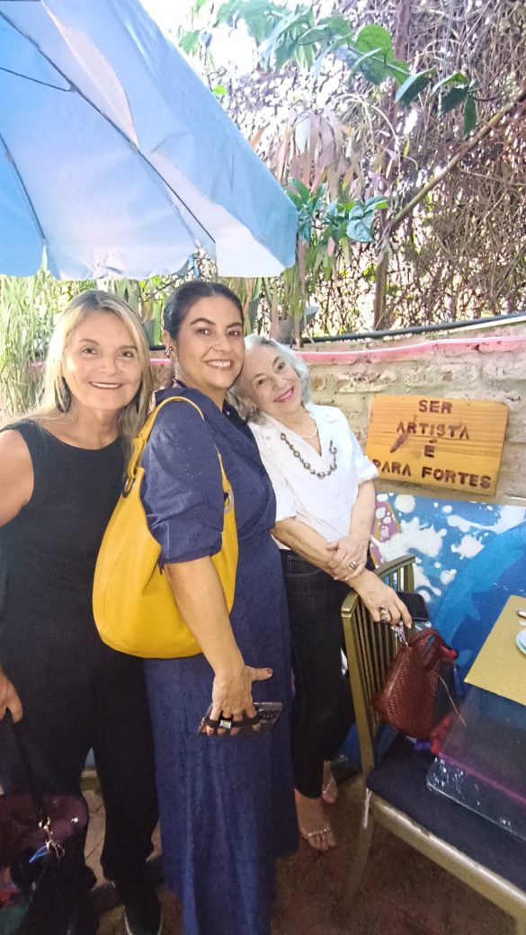 As artistas plásticas Kátia Brasileiro ,Morgana Souto Maior e Eliane Mourão As artistas plásticas Kátia Brasileiro ,Morgana Souto Maior e Eliane Mourão