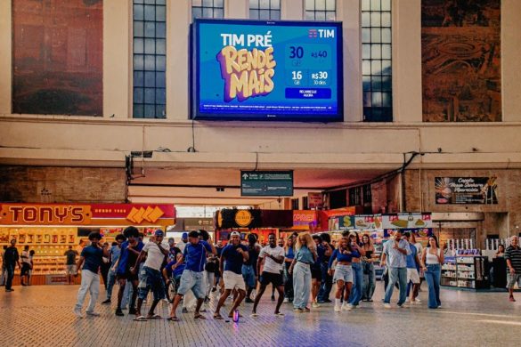 TIM leva cultura popular carioca à Central do Brasil em campanha de Dia dos Pais