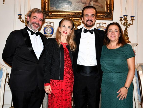 Sérgio Chamone e a baronesa Diana de Macedo Soares com os homenageados Embaixadora Joana Gaspar e José Pedro da Silva Trincao Sérgio Chamone e a baronesa Diana de Macedo Soares com os homenageados Embaixadora Joana Gaspar e José Pedro da Silva Trincao
