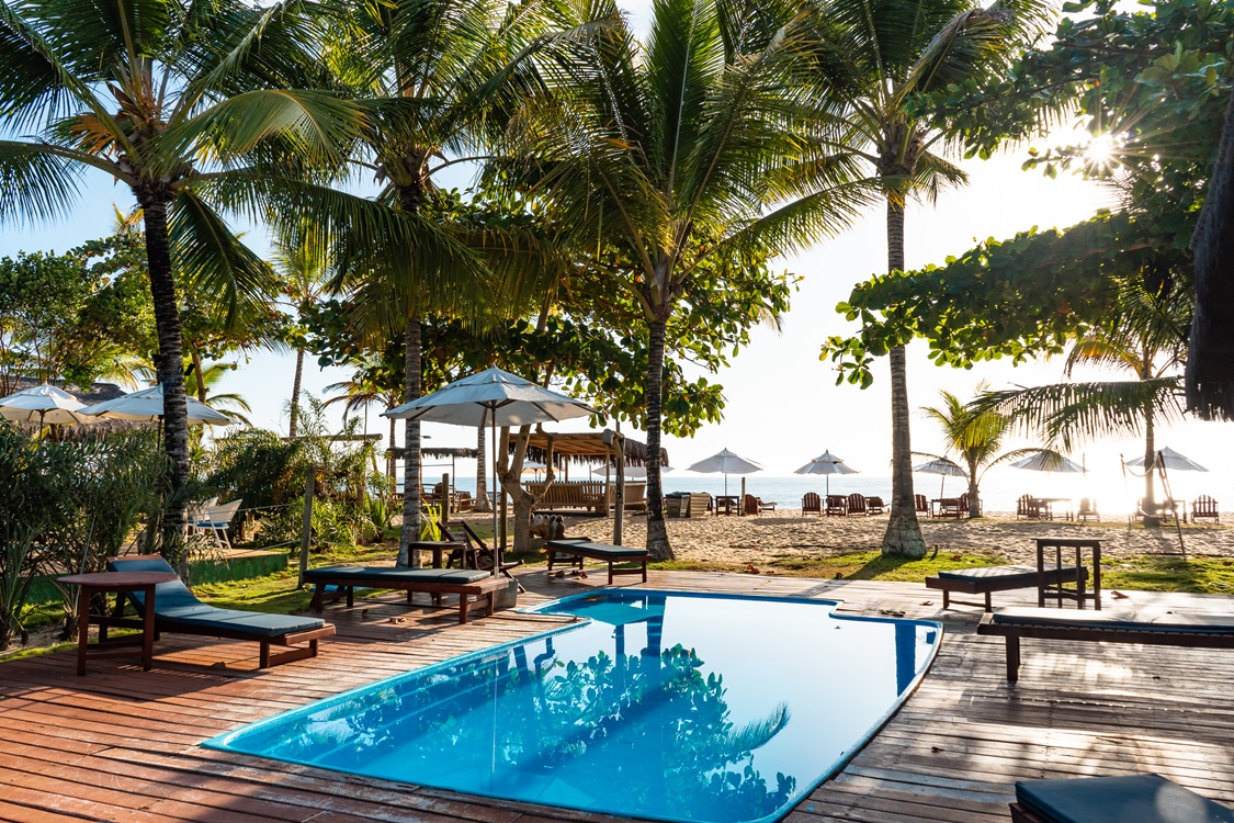 Pousada Travel Inn Trancoso lazer e piscina frentre ao mar