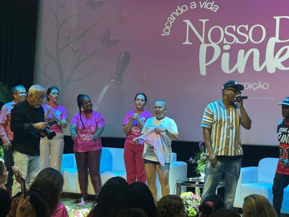 A paciente Laryssa subiu ao palco para dançar com Bochecha
