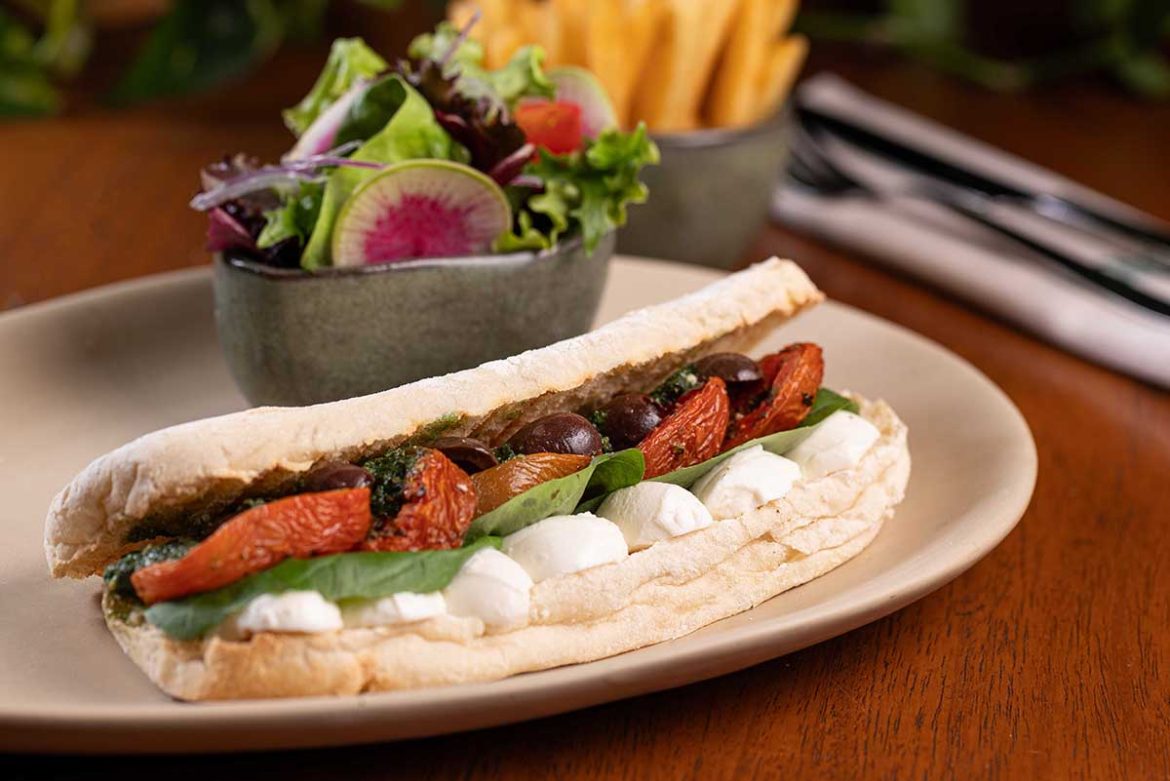 Panini Caprese – Foto: Lipe Borges Panini Caprese - Foto: Lipe Borges
