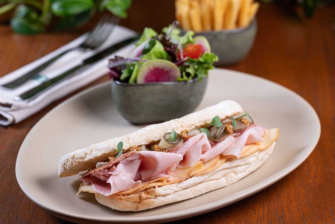 Panini Italiano – Foto: Lipe Borges Panini Italiano - Foto: Lipe Borges