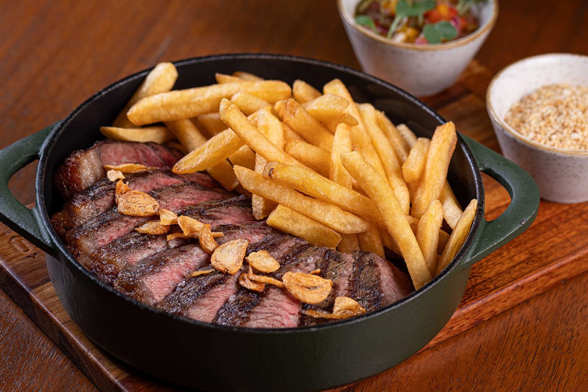 Steak aperitivo com fritas – Foto: Lipe Borges Steak aperitivo com fritas - Foto: Lipe Borges