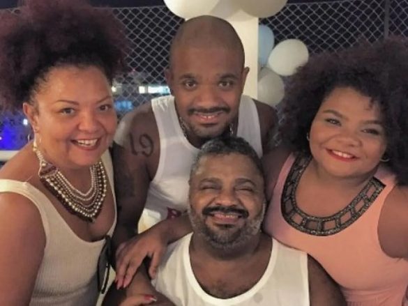 Flora Cruz com o pai Arlindo Cruz
