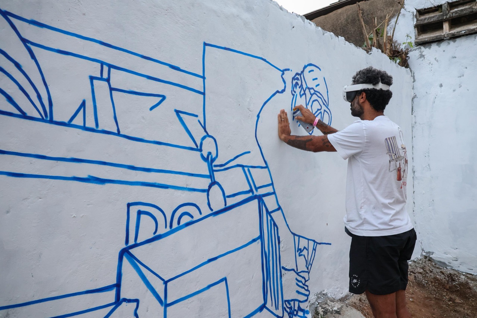 Fernando Sawaya retrata trabalhadores informais brasileiros em mural permanente no México