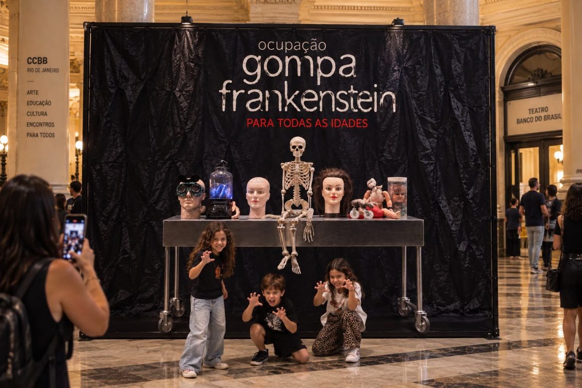 Às vésperas do Halloween, criaturas mascaradas invadem os corredores do CCBB Rio de Janeiro