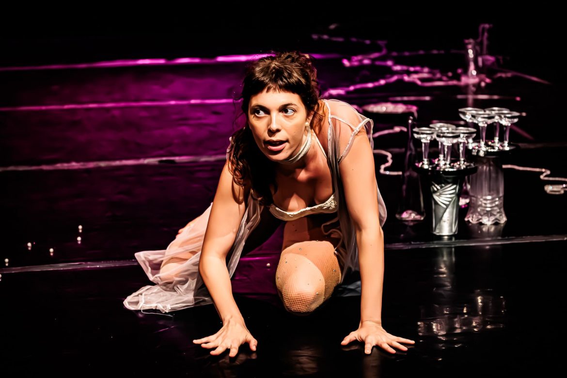 Tchibum: Bia Vinzon em cena (foto de Clarissa Ribeiro)